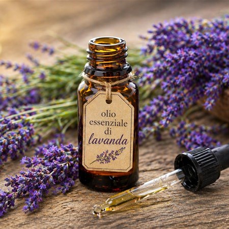 Olio Essenziale di Lavanda: Guida Completa a Proprietà, Benefici e Utilizzi